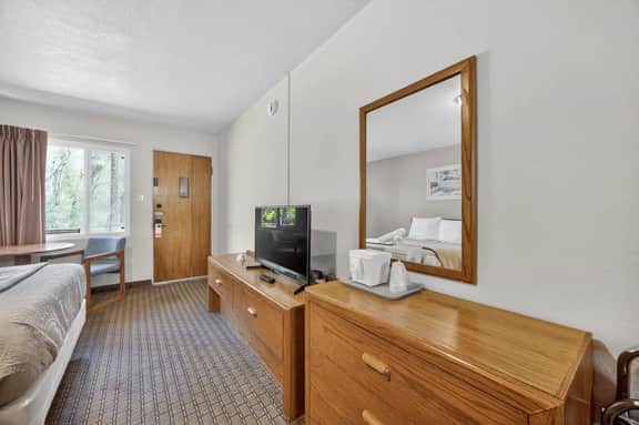 Eagle Motel Suite 120