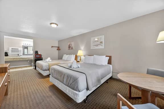 Eagle Motel Suite 120