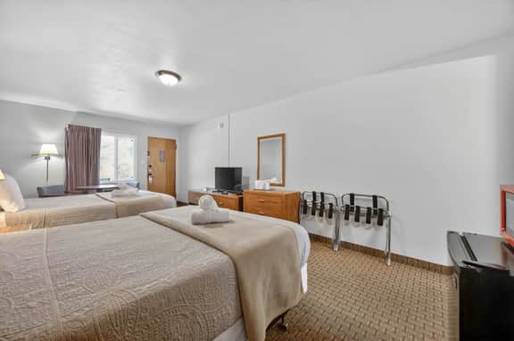 Eagle Motel Suite 120