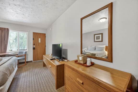 Eagle Motel Suite 121