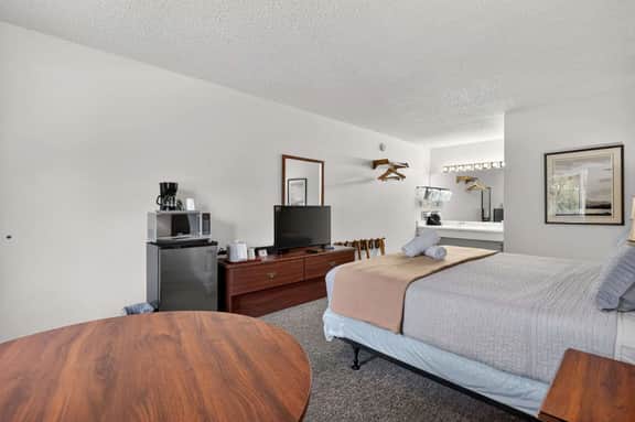 Eagle Motel Suite 224