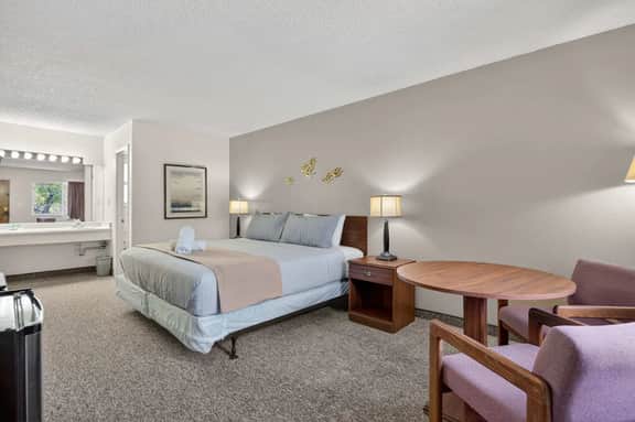 Eagle Motel Suite 224