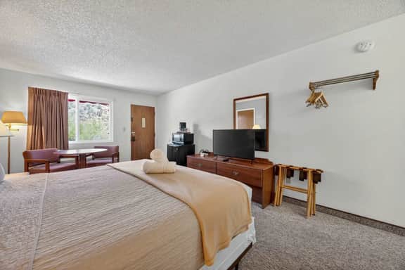 Eagle Motel Suite 225