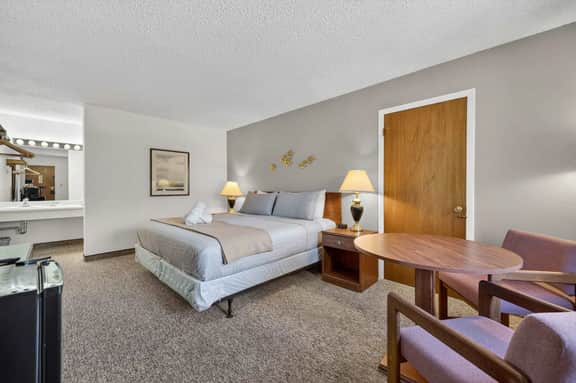 Eagle Motel Suite 225