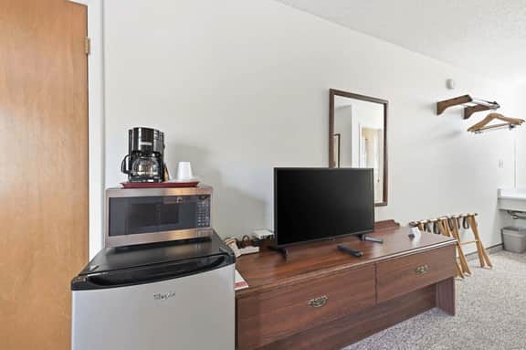 Eagle Motel Suite 226