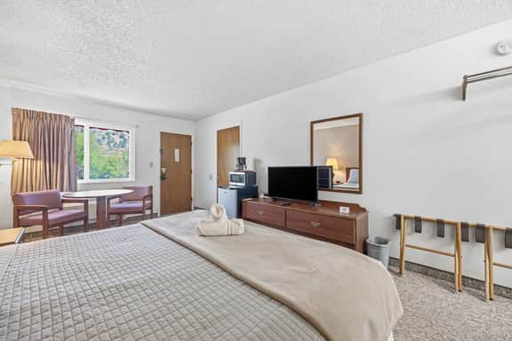 Eagle Motel Suite 226