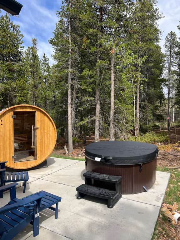 Cozy Updated Cabin w Barrel Sauna, EV Charger