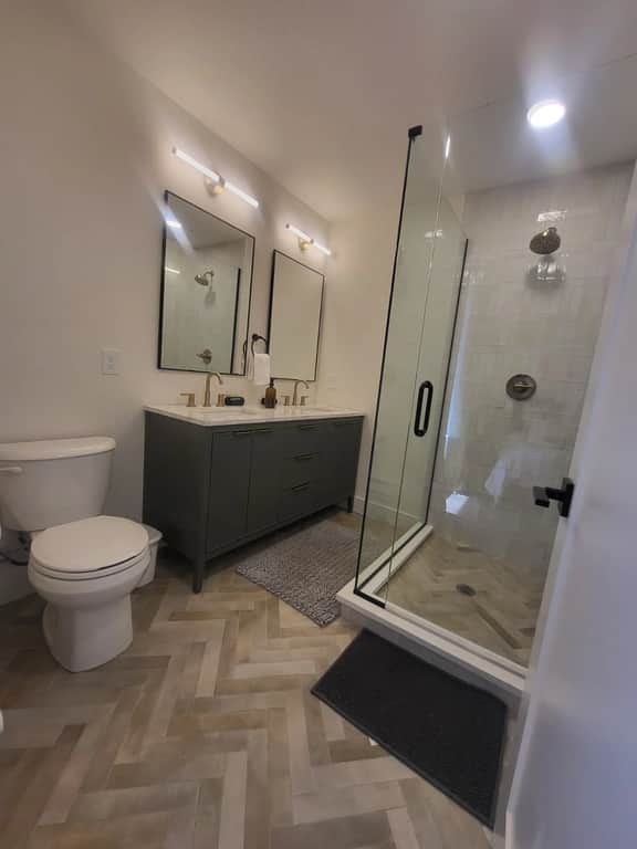 Modern Stay in the Heart of Evergreen!