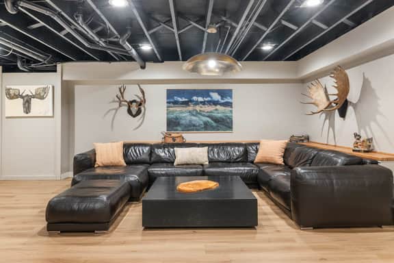 Evergreen Retreat! Luxury Home with Theater - Image 4