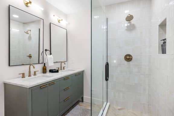 Modern Stay in the Heart of Evergreen! - Image 3
