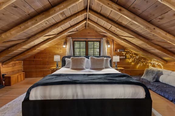 Cozy Updated Cabin w Barrel Sauna, EV Charger