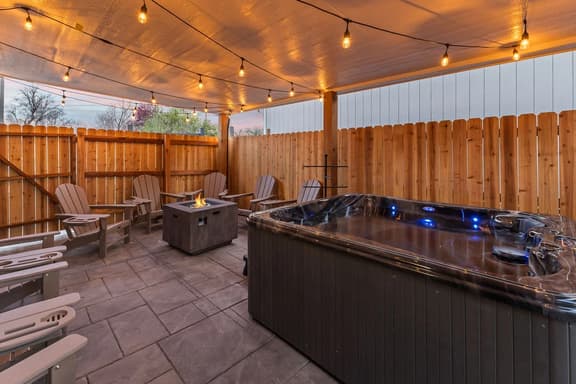 Sauna, Hot Tub, Family Friendly & Game Room!