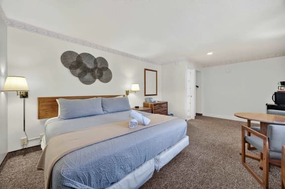 Eagle Motel Suite 100