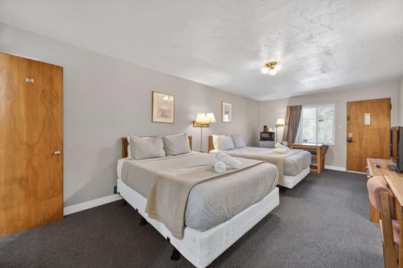 Eagle Motel Suite 105