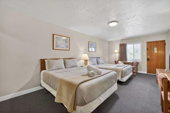 Eagle Motel Suite 106