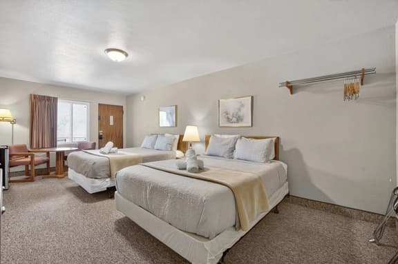Eagle Motel Suite 110