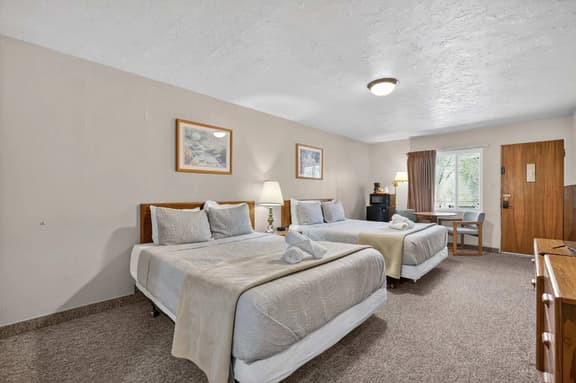 Eagle Motel Suite 114