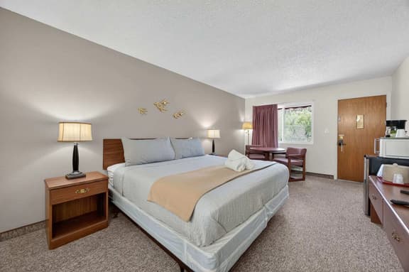 Eagle Motel Suite 224