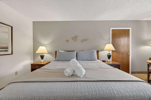 Eagle Motel Suite 225