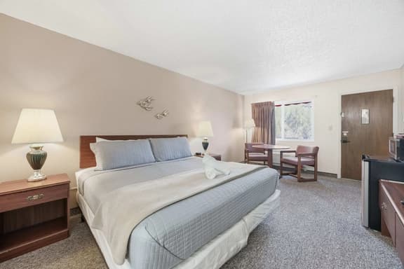 Eagle Motel Suite 226