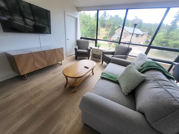 Modern Stay in the Heart of Evergreen!