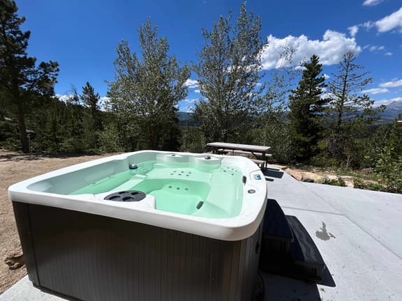 Wonder-View Lodge with Hot Tub and Panoramic Mountain Views! - Image 1